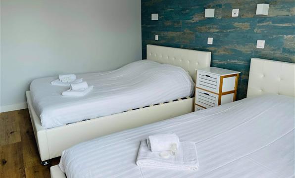 Chambre Quadruple - Hôtel de la Plage entre Saint Vaast la Hougue et Sainte Mère Eglise